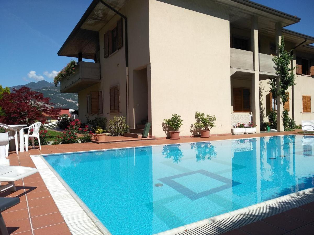 Villa Fiori มัลเชซิเน ภายนอก รูปภาพ