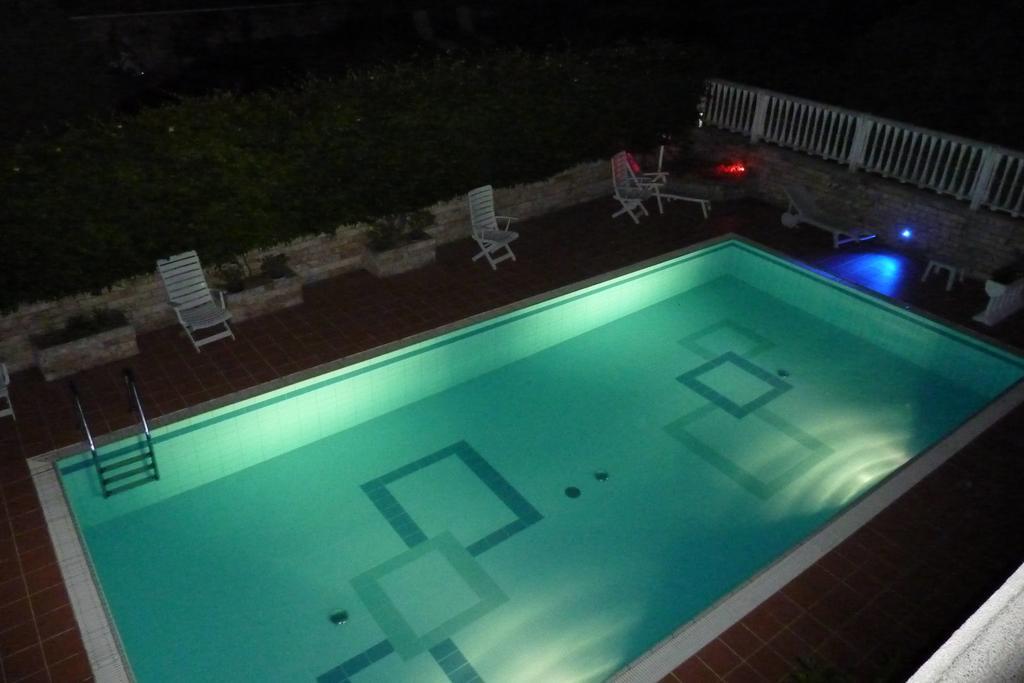 Villa Fiori มัลเชซิเน ภายนอก รูปภาพ