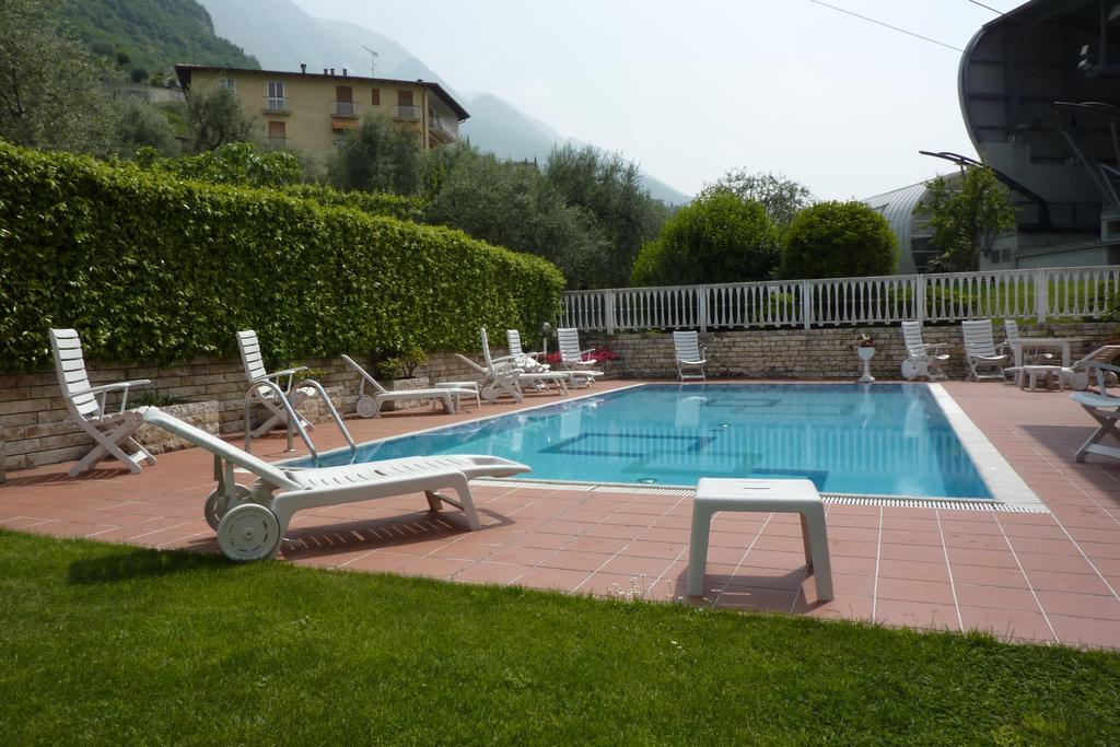 Villa Fiori มัลเชซิเน ภายนอก รูปภาพ