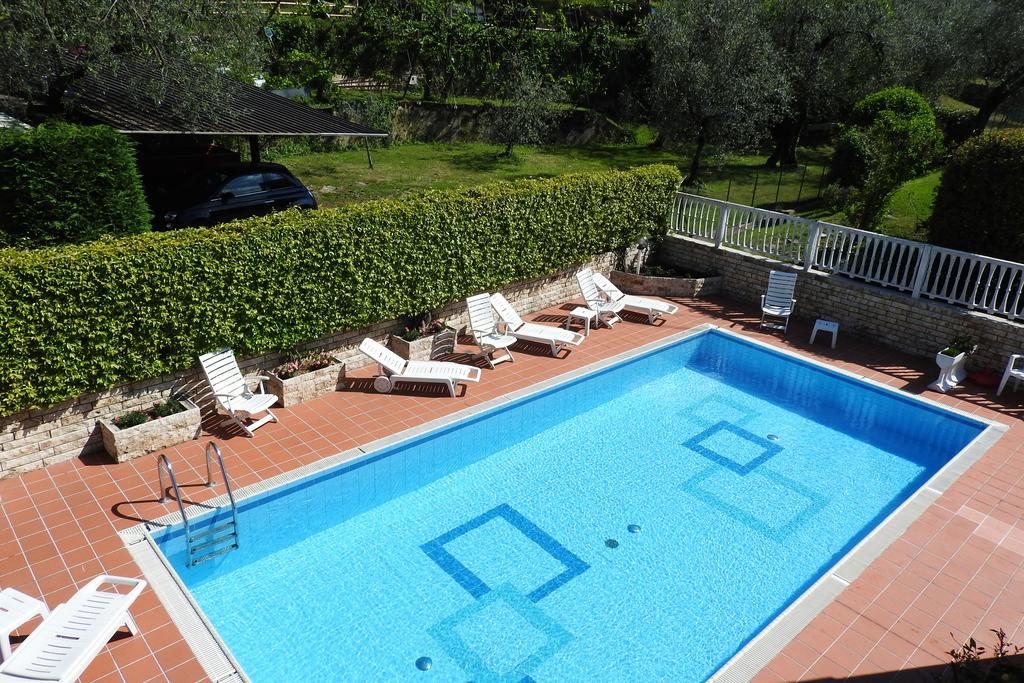 Villa Fiori มัลเชซิเน ภายนอก รูปภาพ